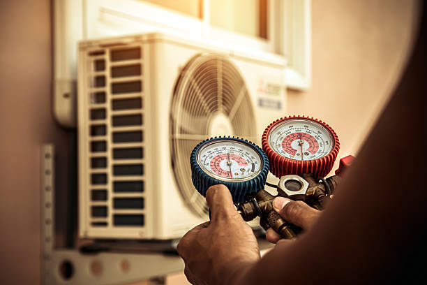 Professional Hvac technician working in Oakton, VA